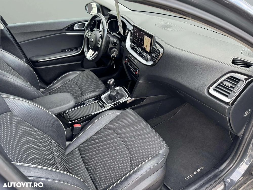 Kia Ceed - 12