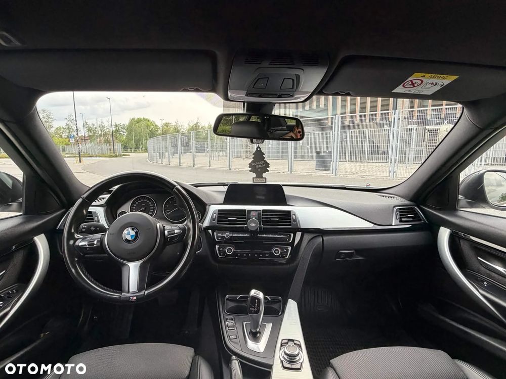 BMW Seria 3 330i xDrive Sport Line - 25