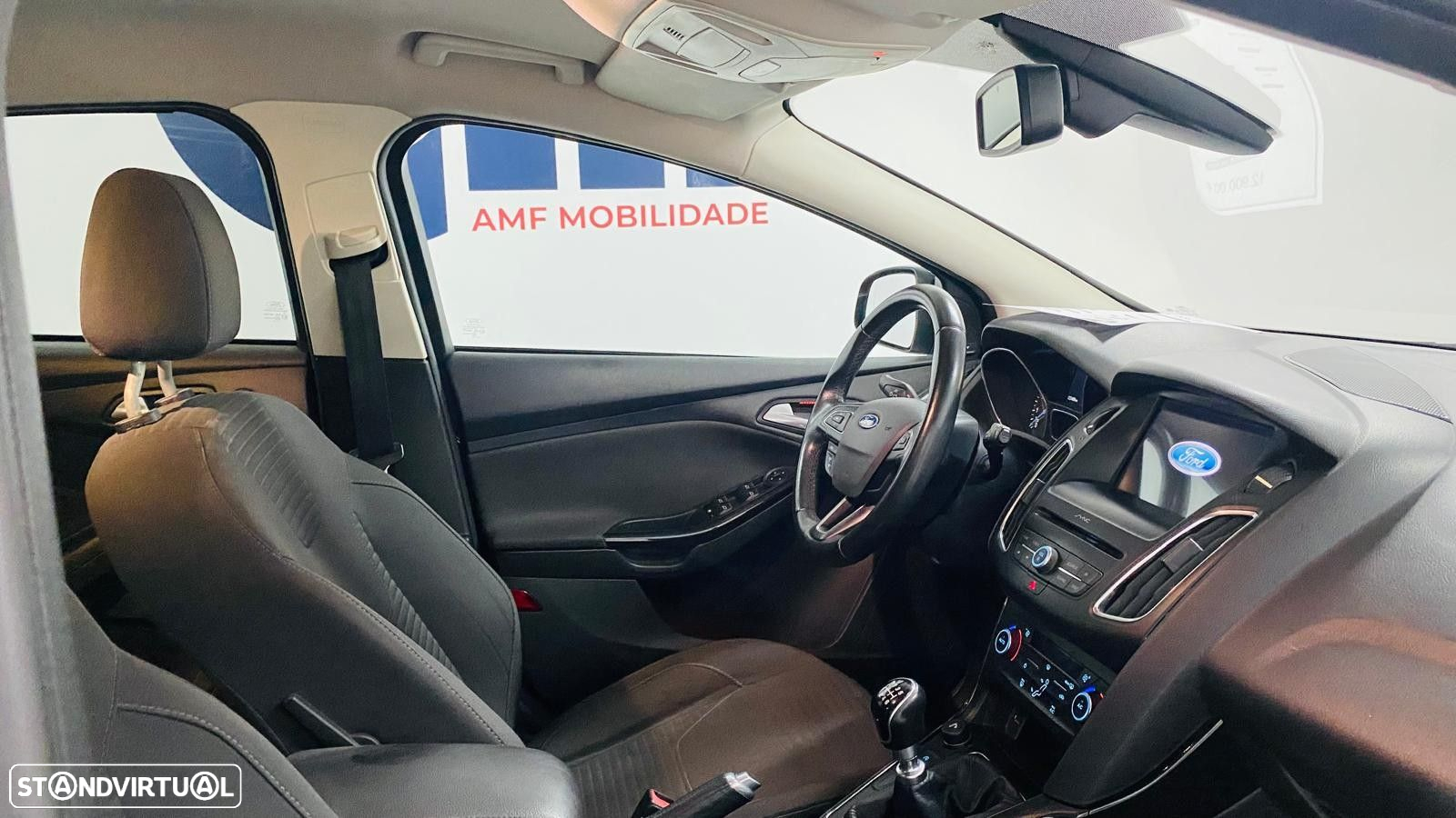 Ford Focus 1.0 EcoBoost Titanium - 12