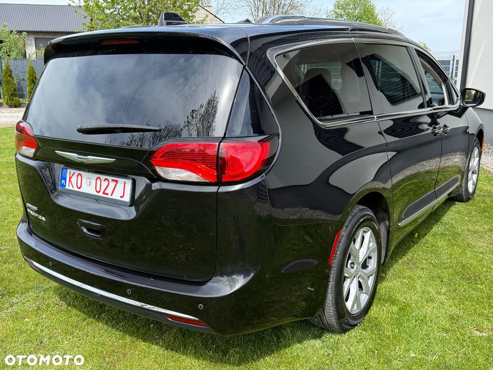 Chrysler Pacifica - 5