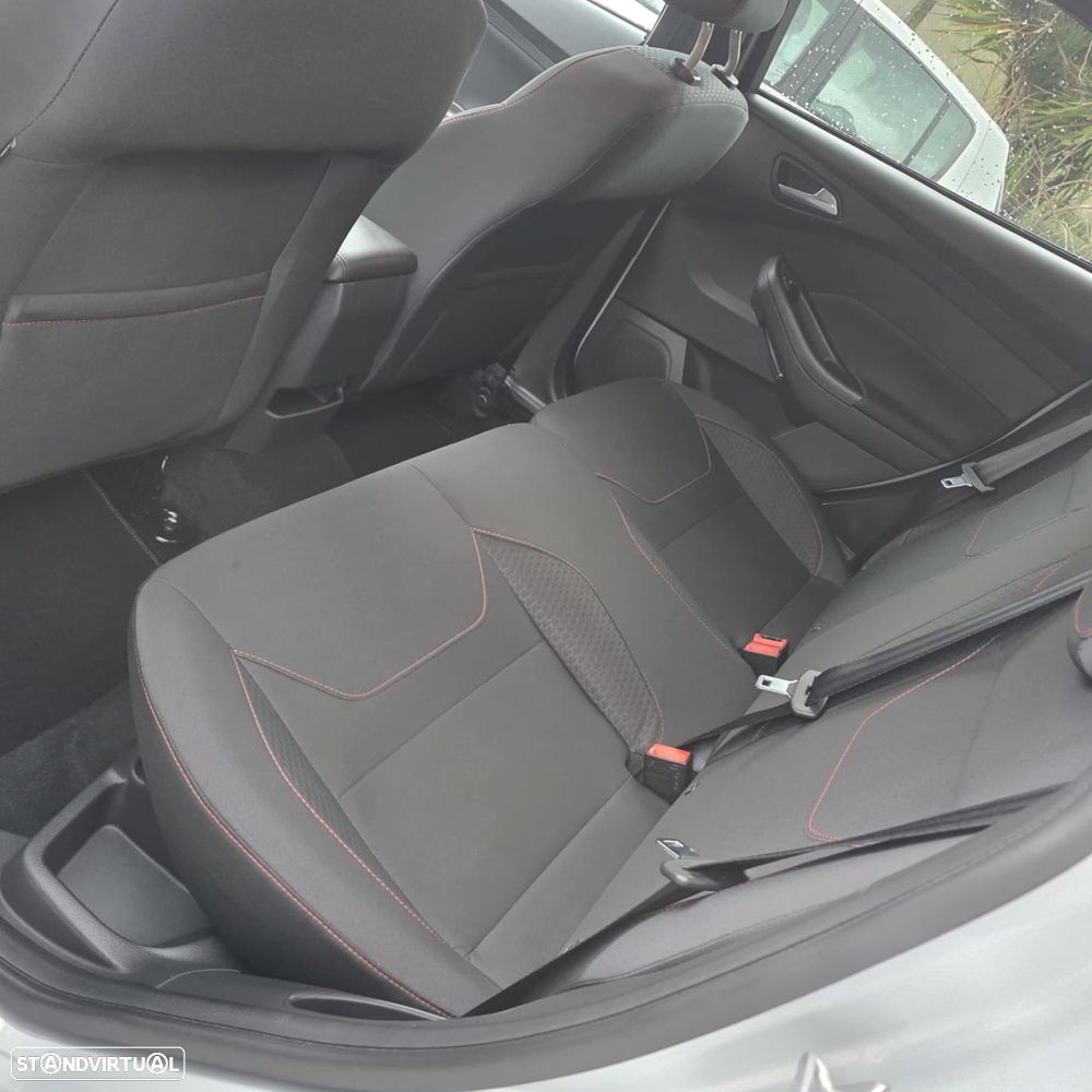 Ford Focus 1.0 EcoBoost ST-Line - 40