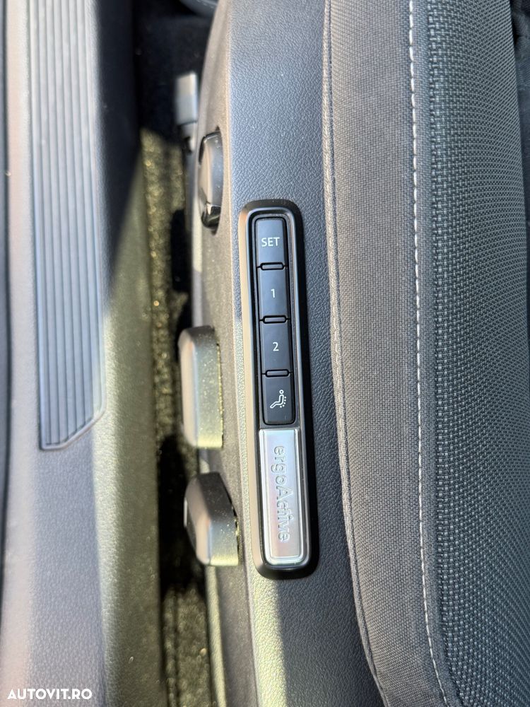 Volkswagen Golf 2.0 TDI SCR DSG Style - 12