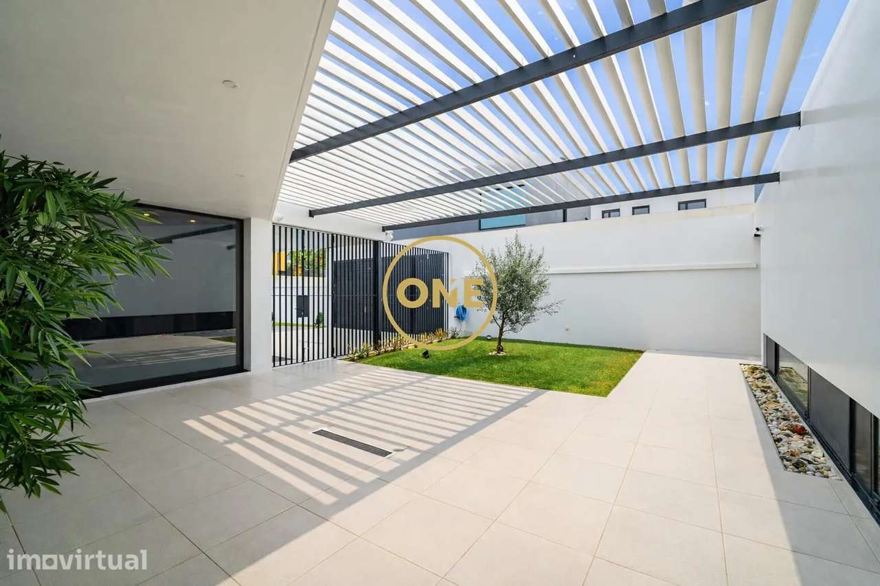 Moradia Exclusiva e Contemporânea de luxo com piscina - Grande imagem: 4/41