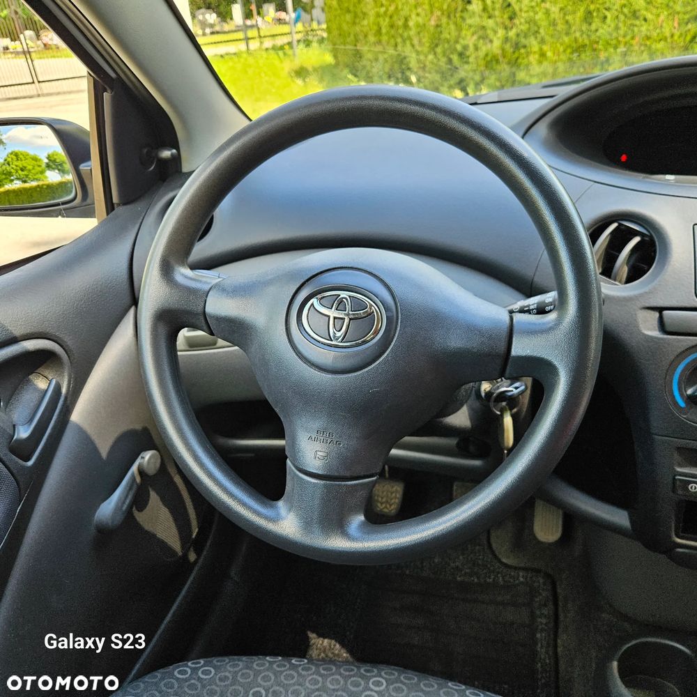 Toyota Yaris 1.0 - 24