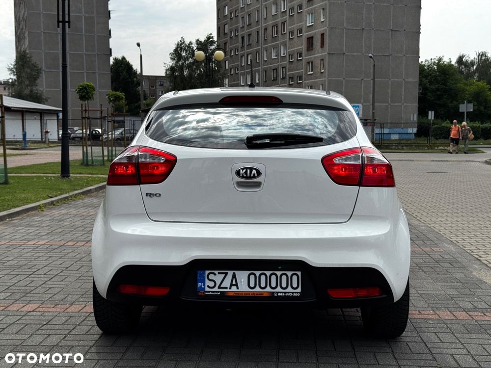 Kia Rio 1.4 L - 6
