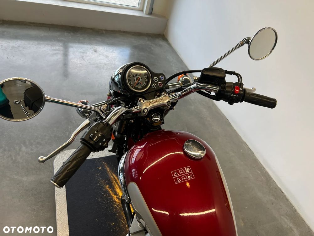 Triumph Bonneville - 10