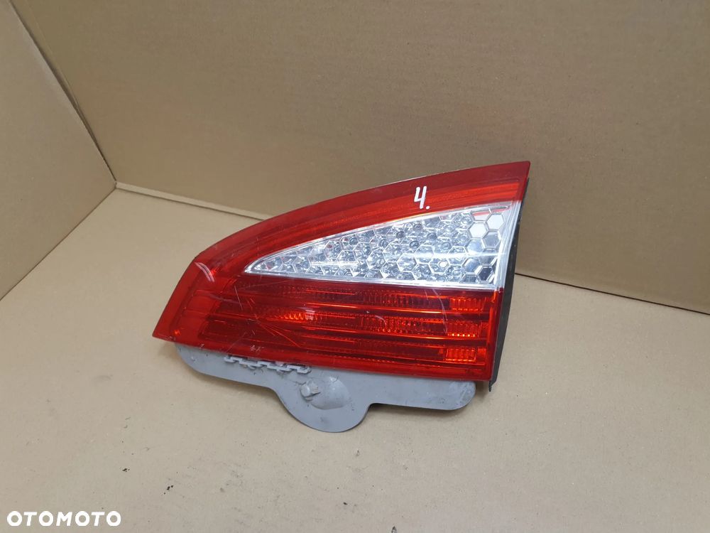 FORD MONDEO MK4 KOMBI 07-10 LAMPA PRAWY TYŁ W KLAPĘ - 4