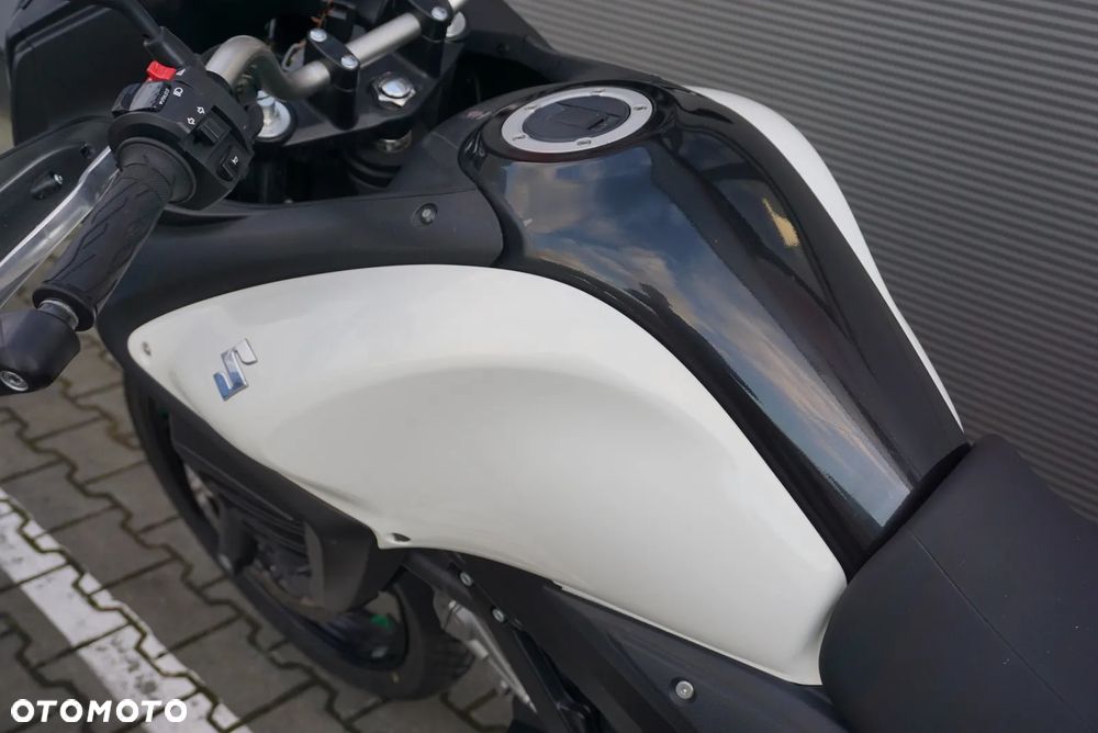 Suzuki V-STROM - 16