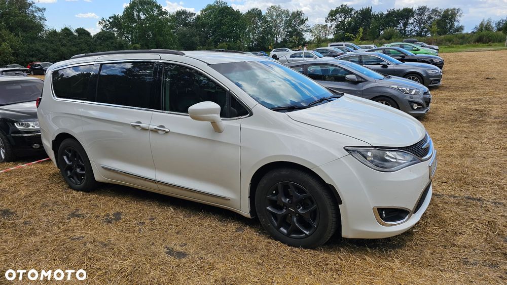 Chrysler Pacifica - 5