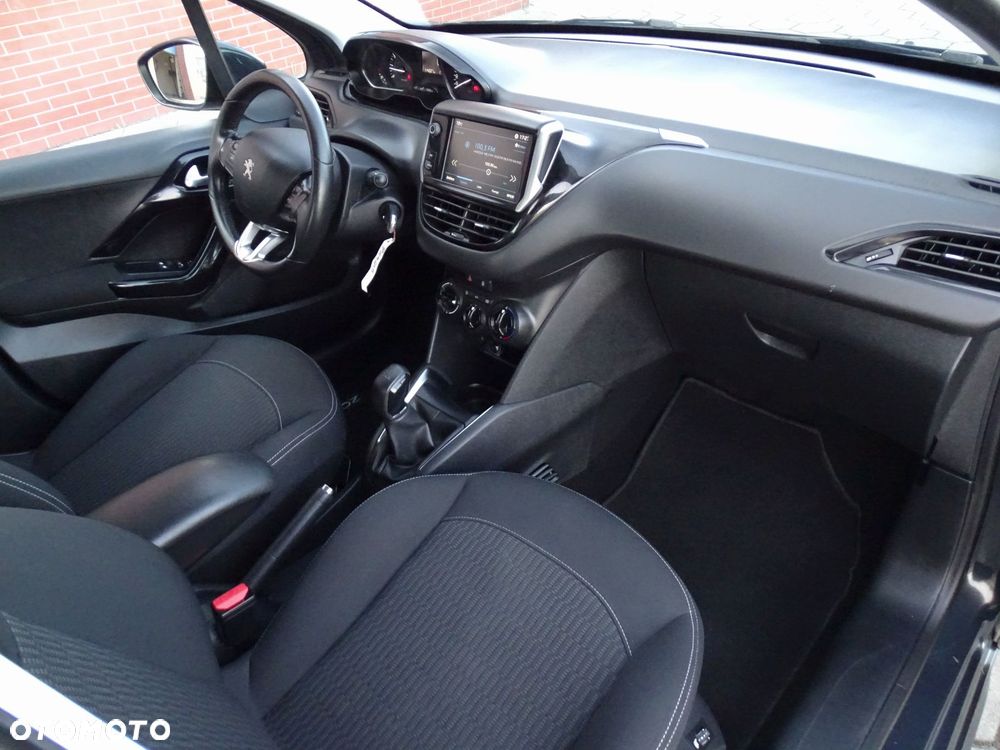 Peugeot 208 1.2 PureTech Style - 9