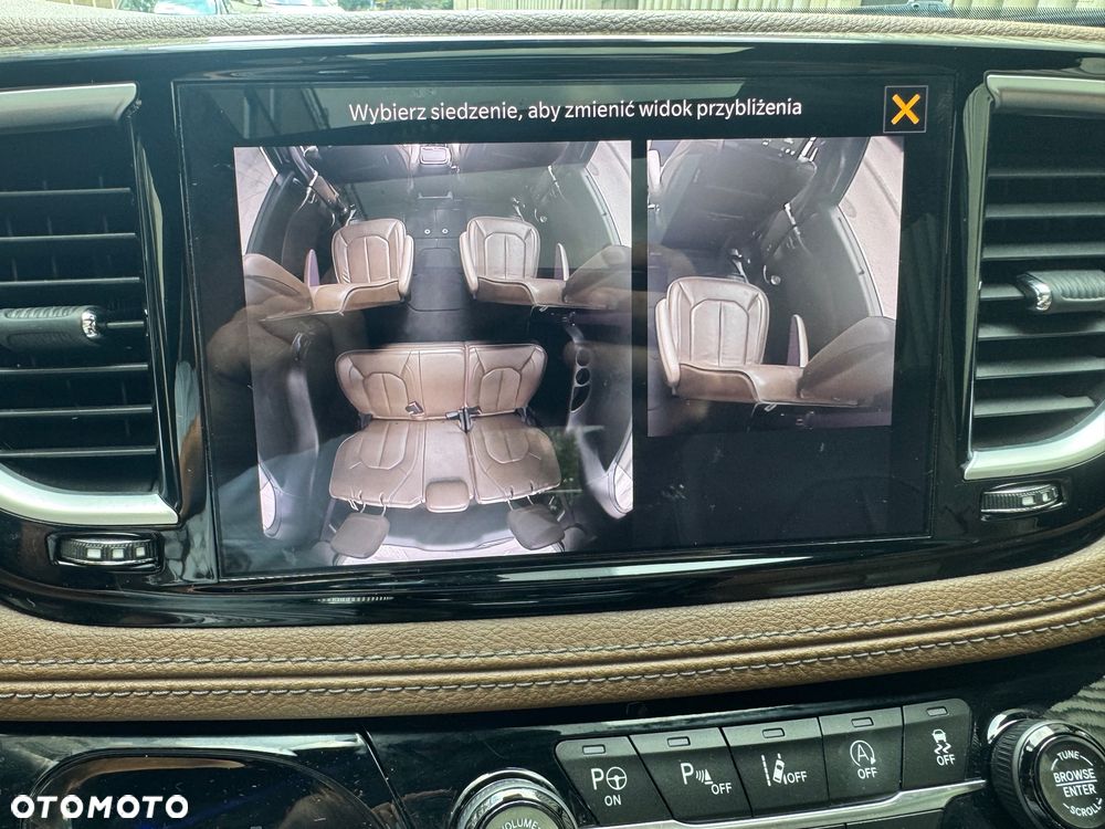 Chrysler Pacifica - 36