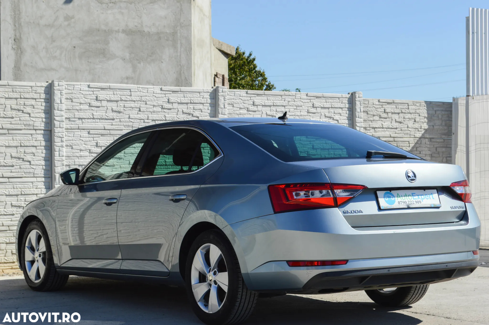 Skoda Superb 2.0 TDI DSG Ambition - 35