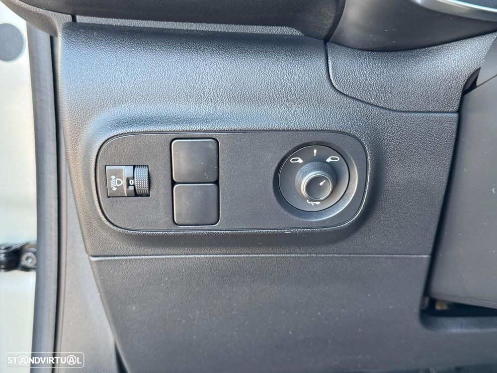 Citroën C3 1.2 PureTech Shine EAT6 - 18