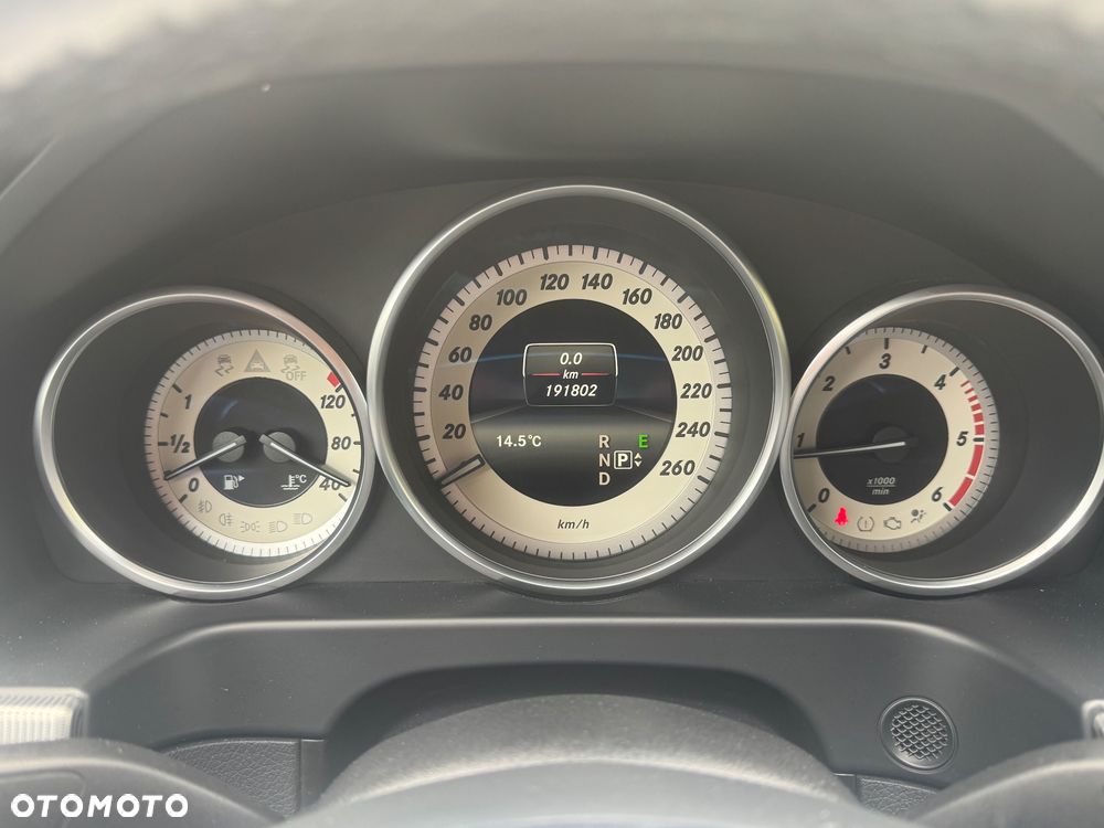 Mercedes-Benz Klasa E 220 CDI BlueEff Avantgarde - 35