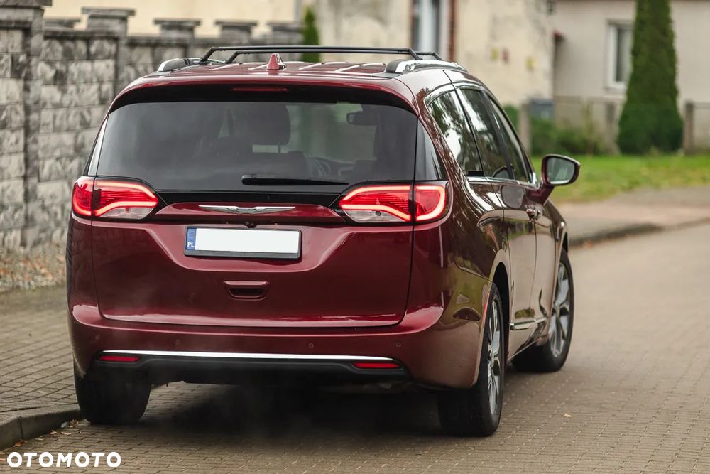 Chrysler Pacifica - 11