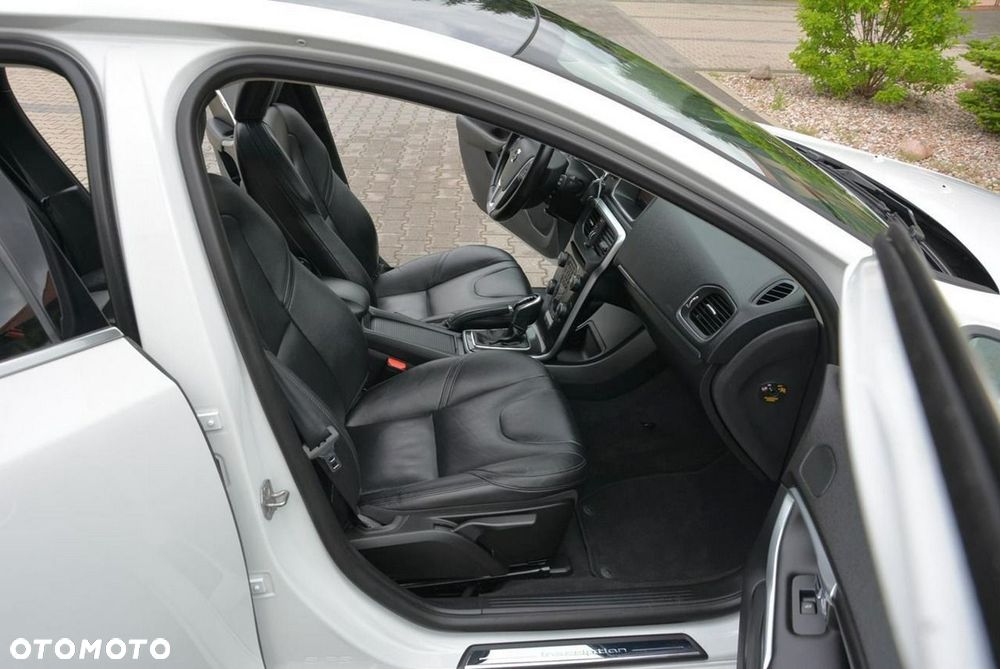 Volvo V40 T3 Geartronic Summum - 16