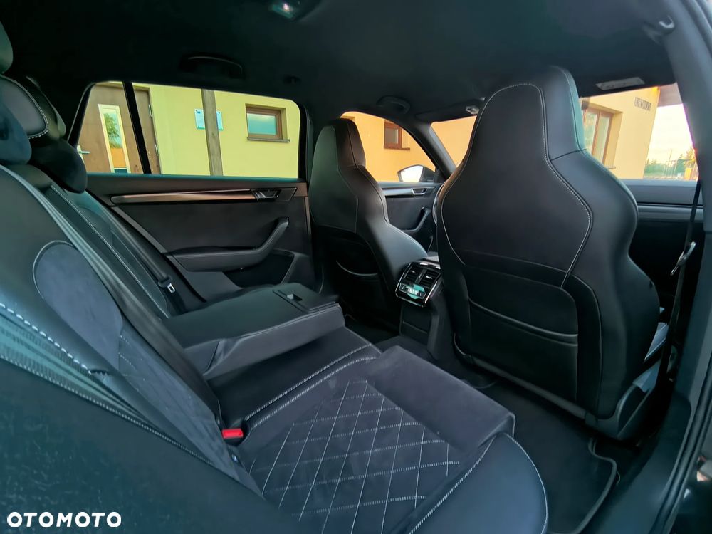 Skoda Superb 2.0 TDI SCR Sportline DSG - 9