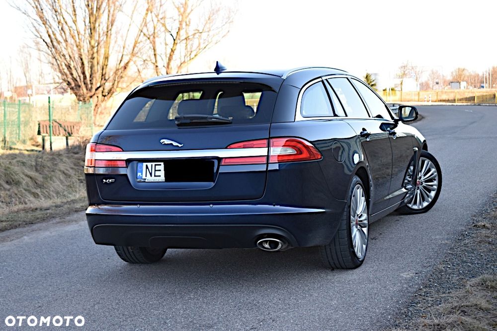 Jaguar XF 2.2 D Premium Luxury - 4