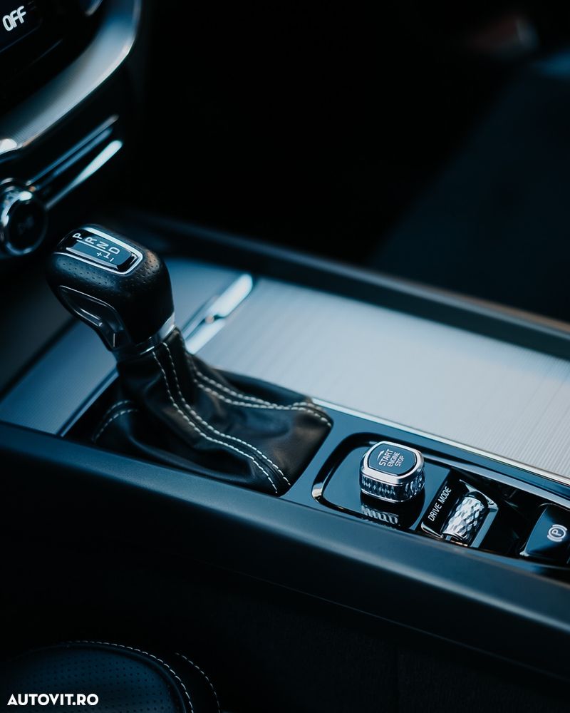 Volvo XC 60 D4 AWD Geartronic RDesign - 21