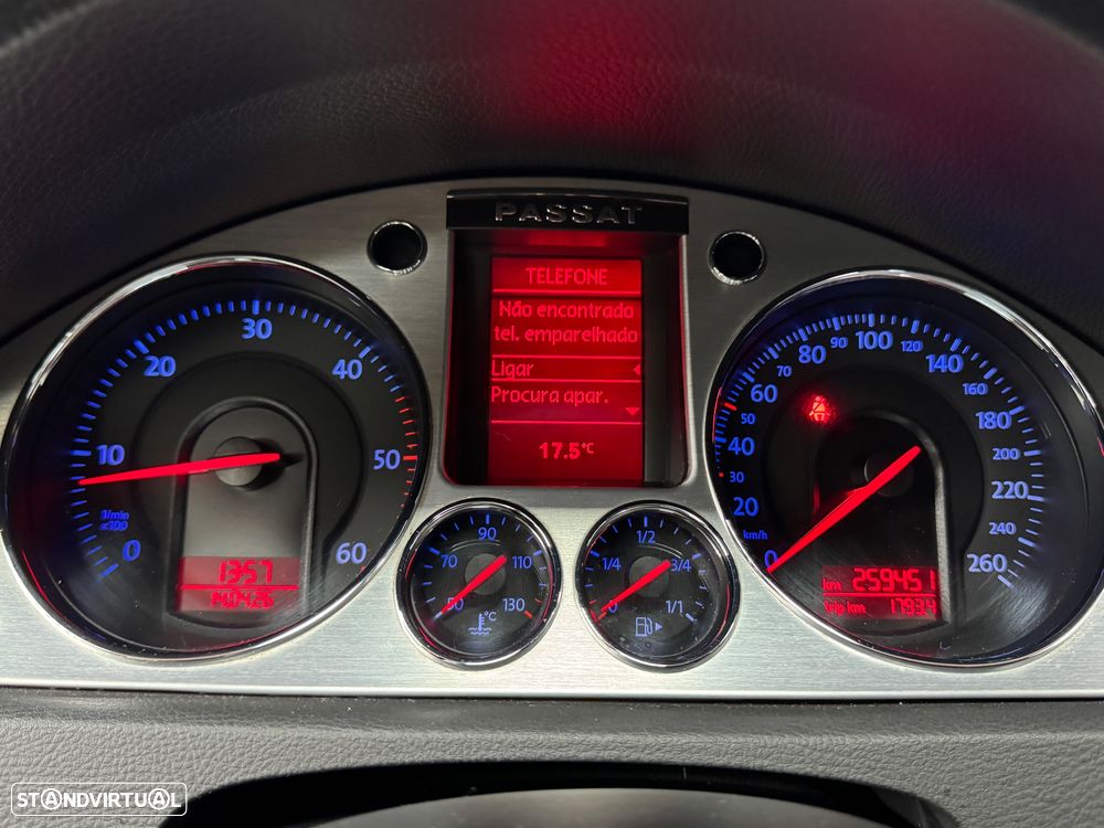 VW Passat Variant 2.0 TDI Highline - 28