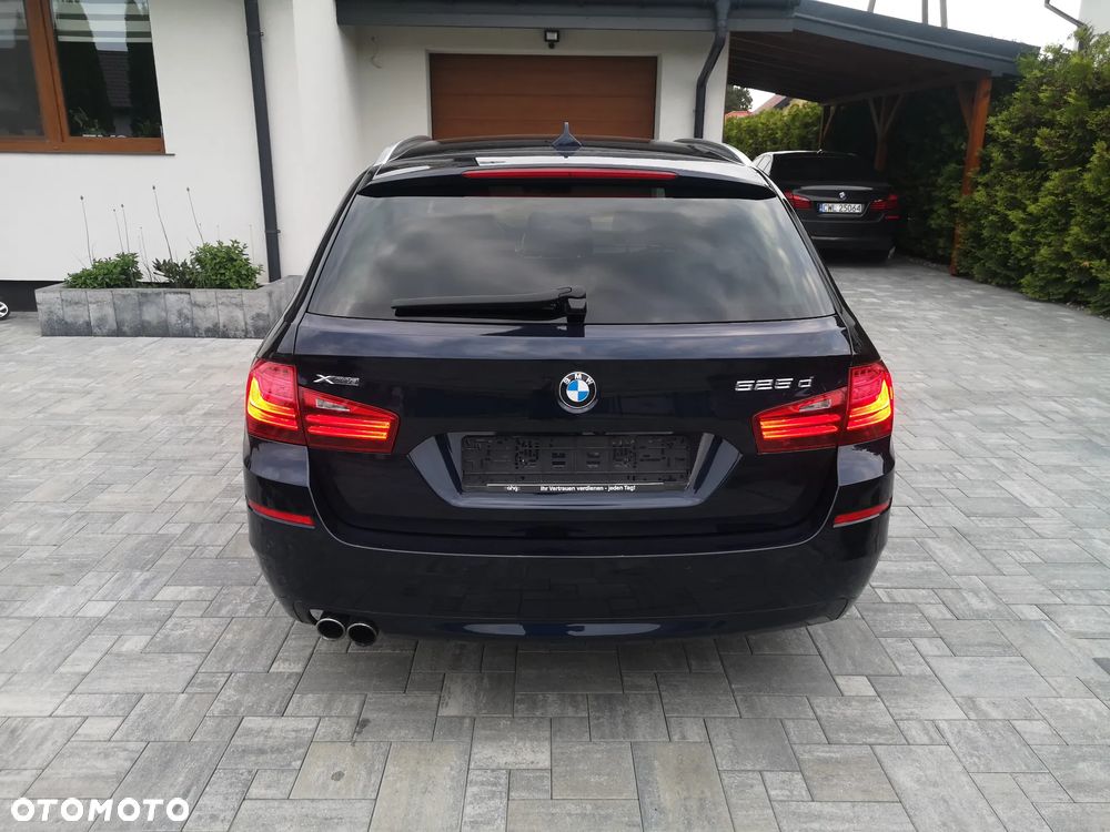 BMW Seria 5 525d xDrive - 10