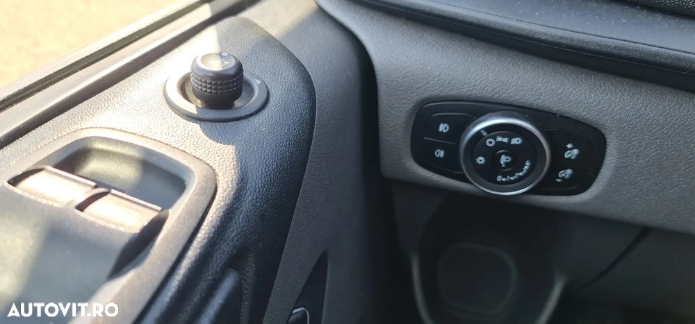 Ford TRANSIT CUSTOM - 9