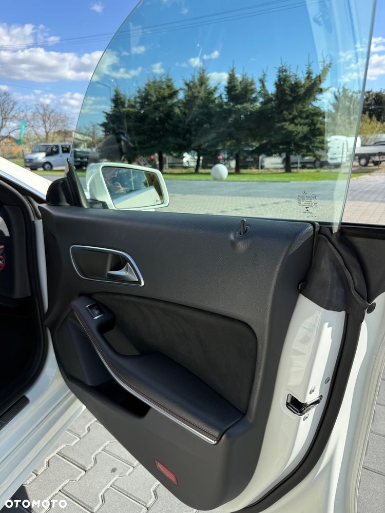 Mercedes-Benz CLA - 27