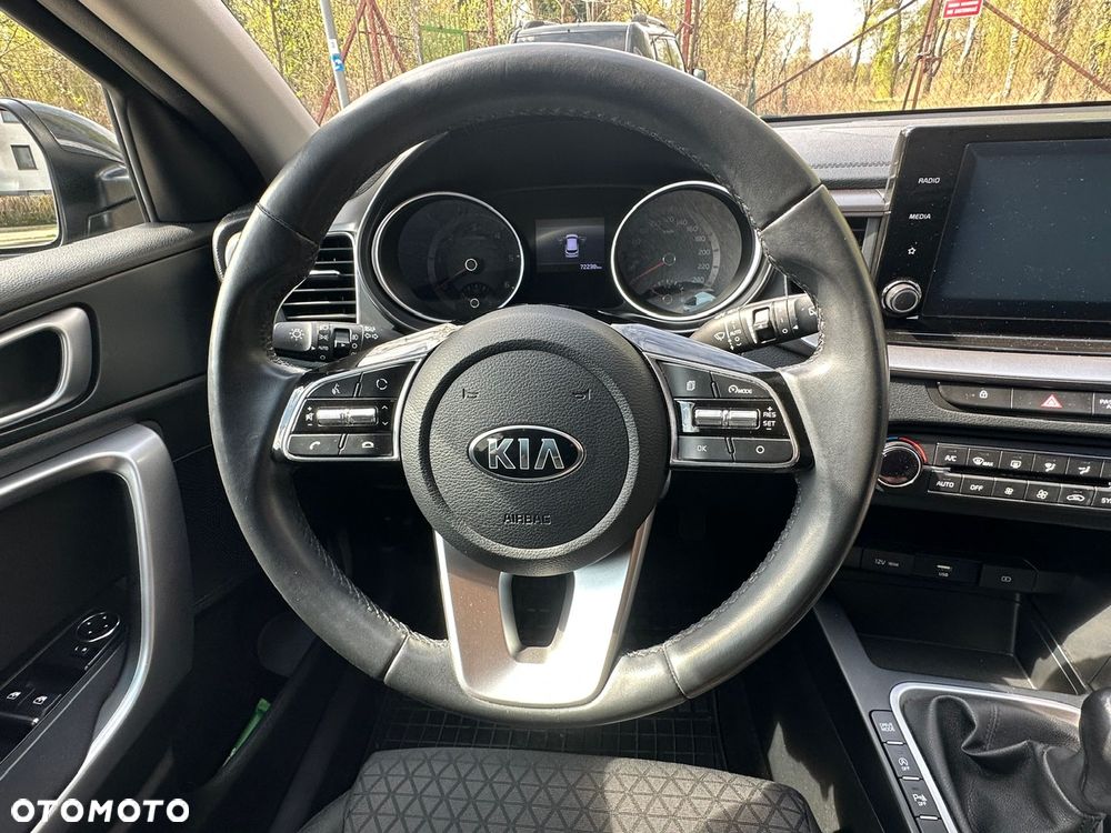 Kia Ceed 1.6 CRDi mHEV M - 16