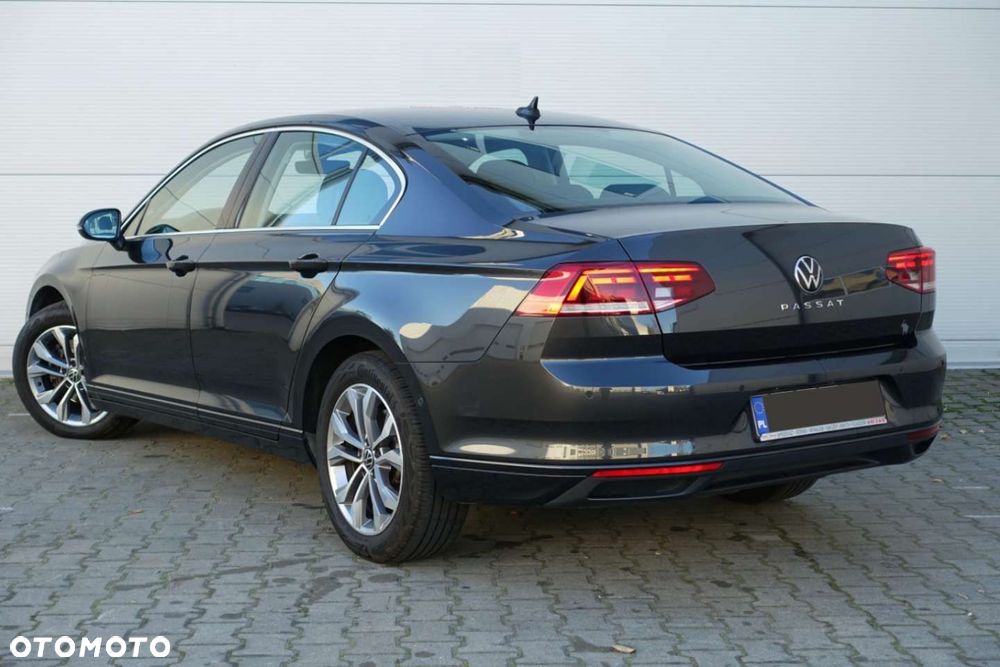 Volkswagen Passat - 4