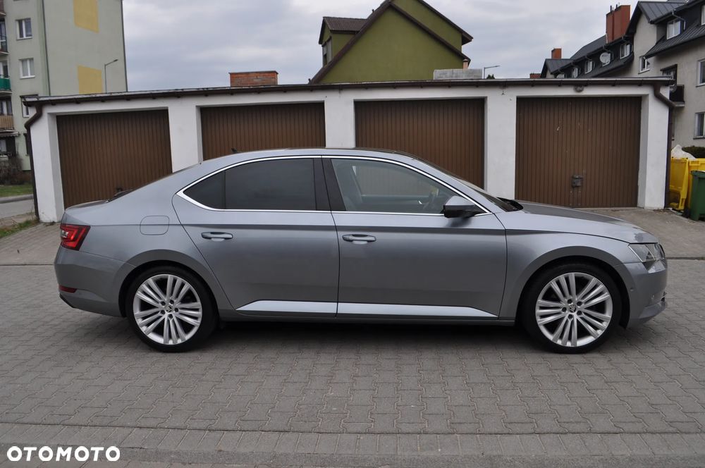 Skoda Superb 2.0 TDI DSG Premium Edition - 4
