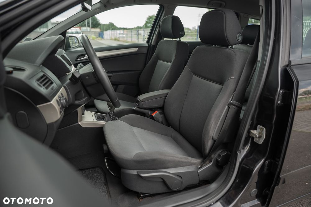 Opel Astra 1.7 CDTI Essentia - 25