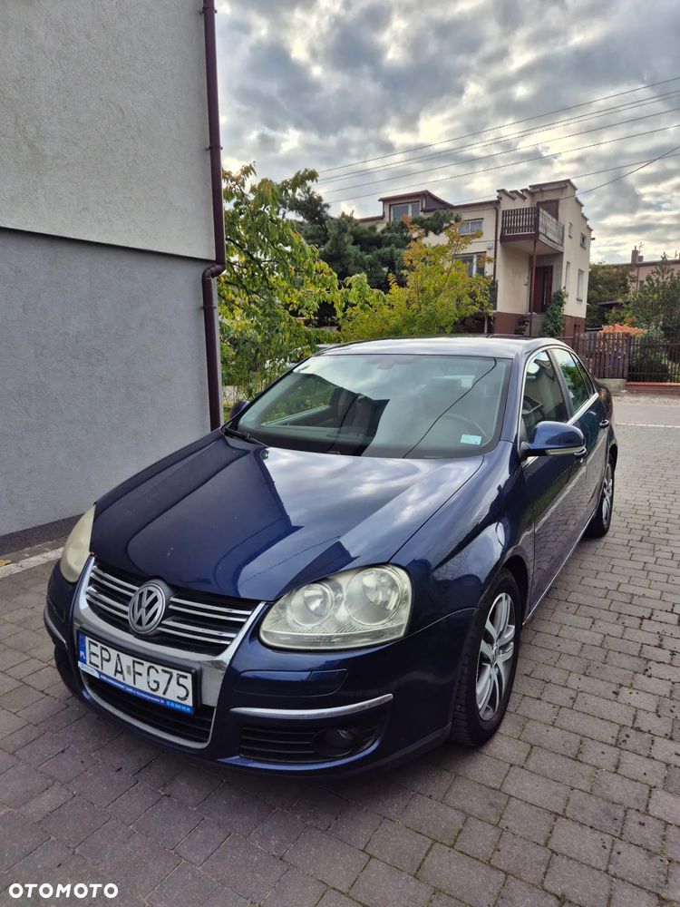 Volkswagen Jetta - 1