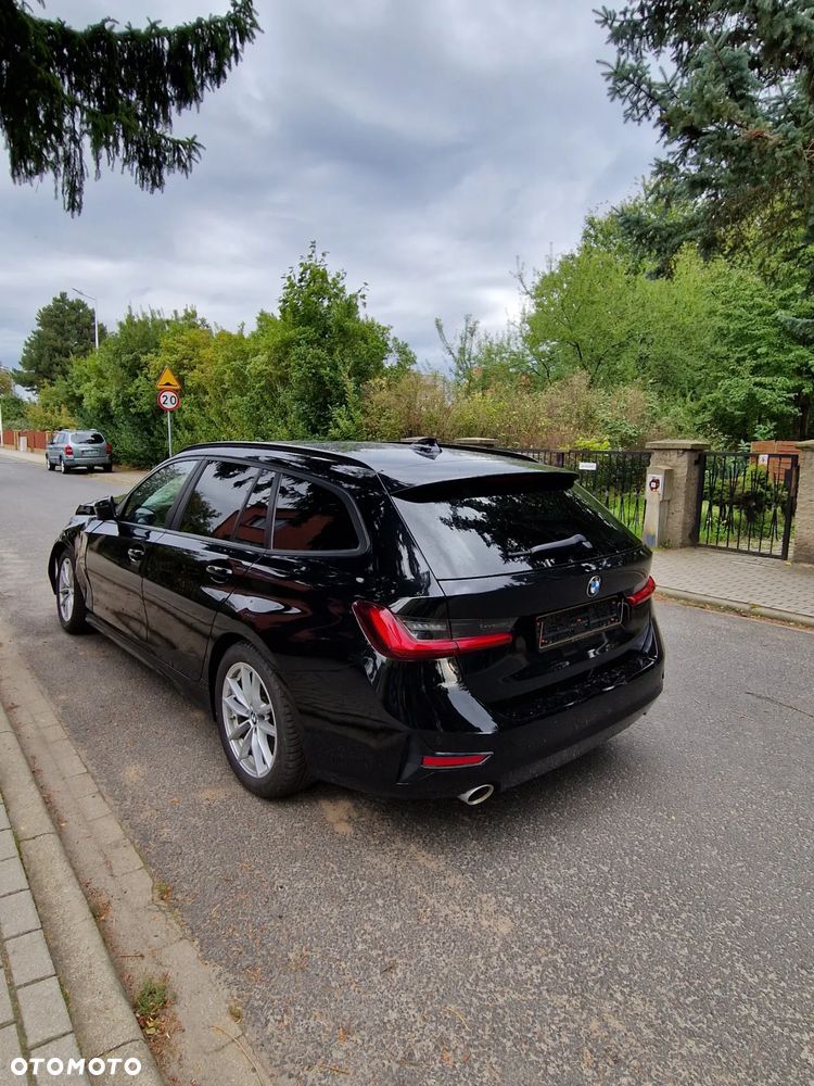 BMW Seria 3 320i Touring - 2