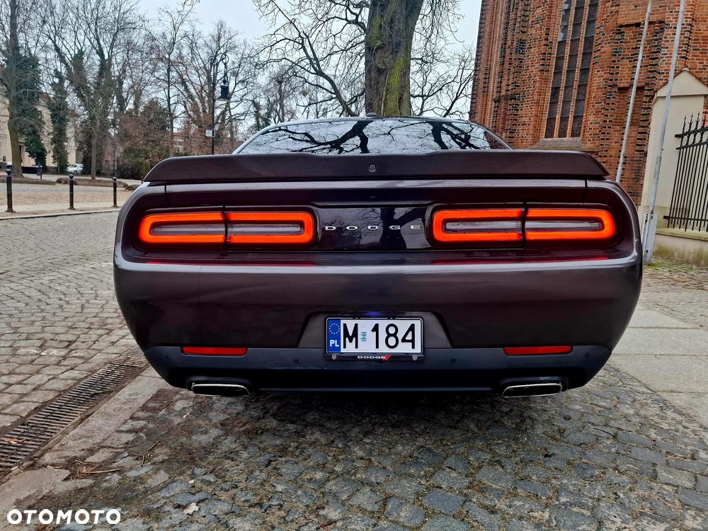 Dodge Challenger - 10