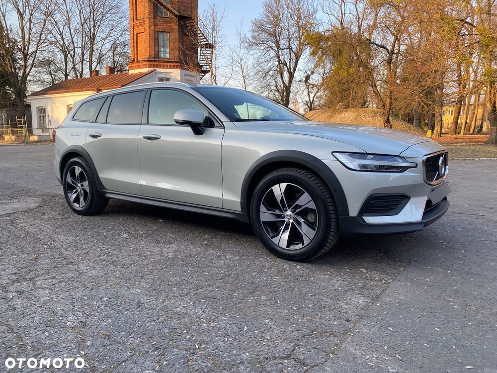 Volvo V60 Cross Country 2019 photo 2