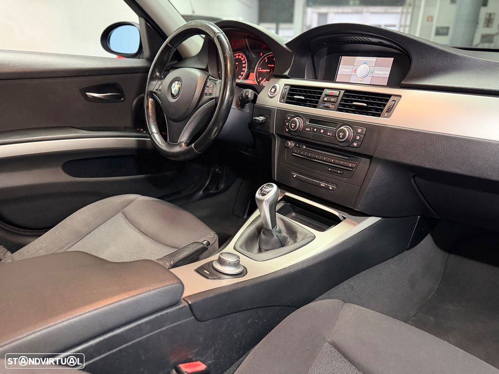 BMW 318 d Navigation Sport - 12