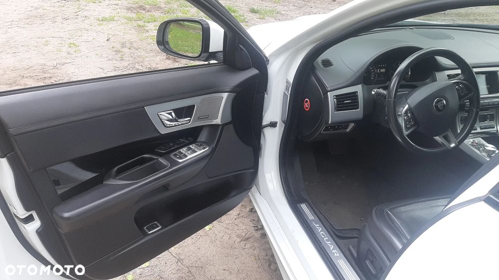Jaguar XF 3.0 V6 Diesel S Sportbrake - 9