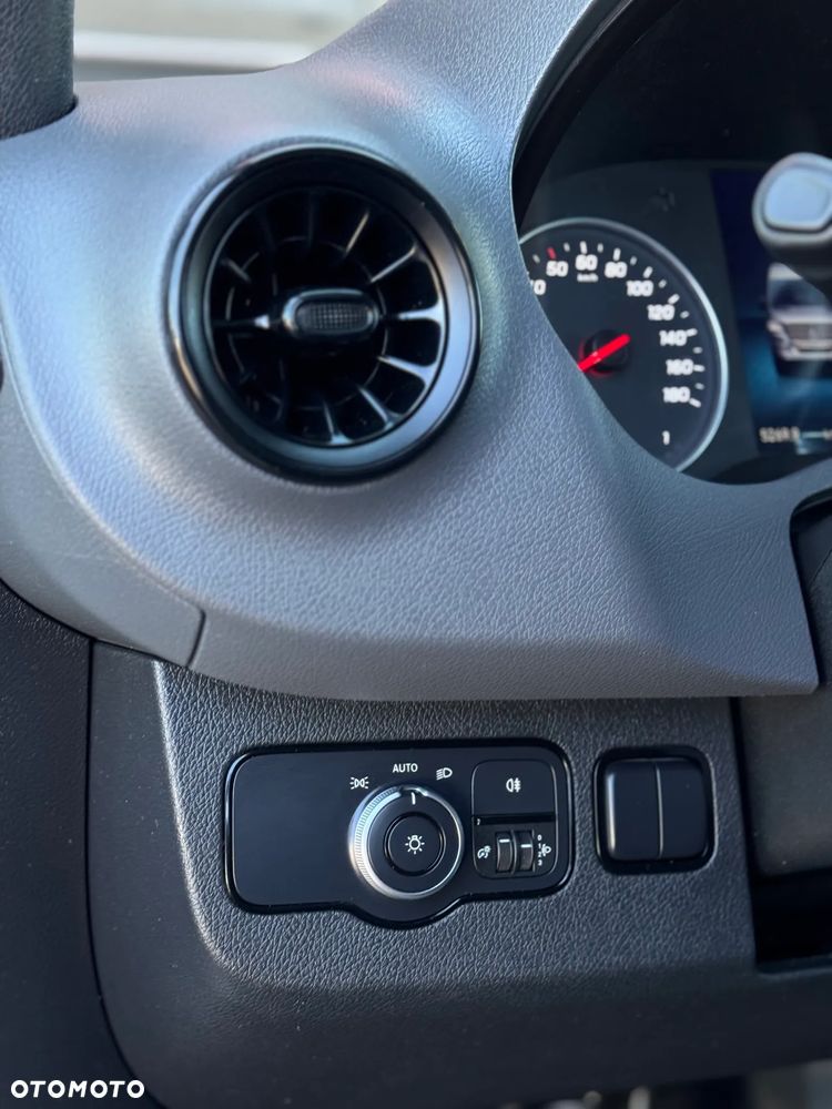 Mercedes-Benz Sprinter - 22