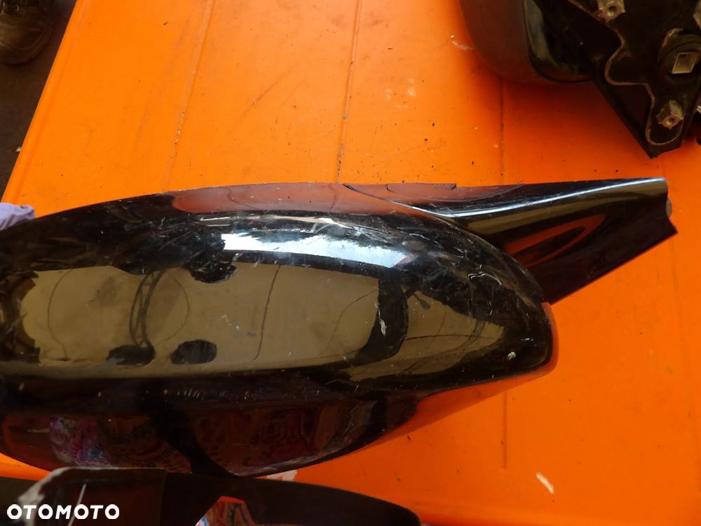 BMW - E92 - KOLOR 668 - 3PIN - LEWE LUSTERKO ZEWNĘTRZNE - UK - 3
