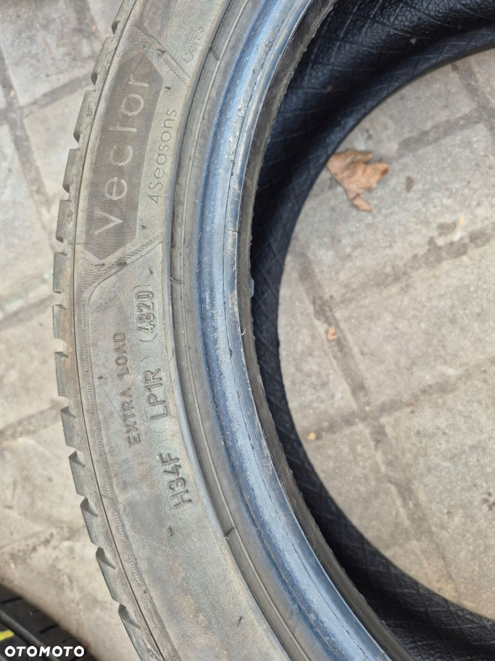 Goodyear VECTOR 4 Seasons 225/45R18 95W 20R 2X - 4
