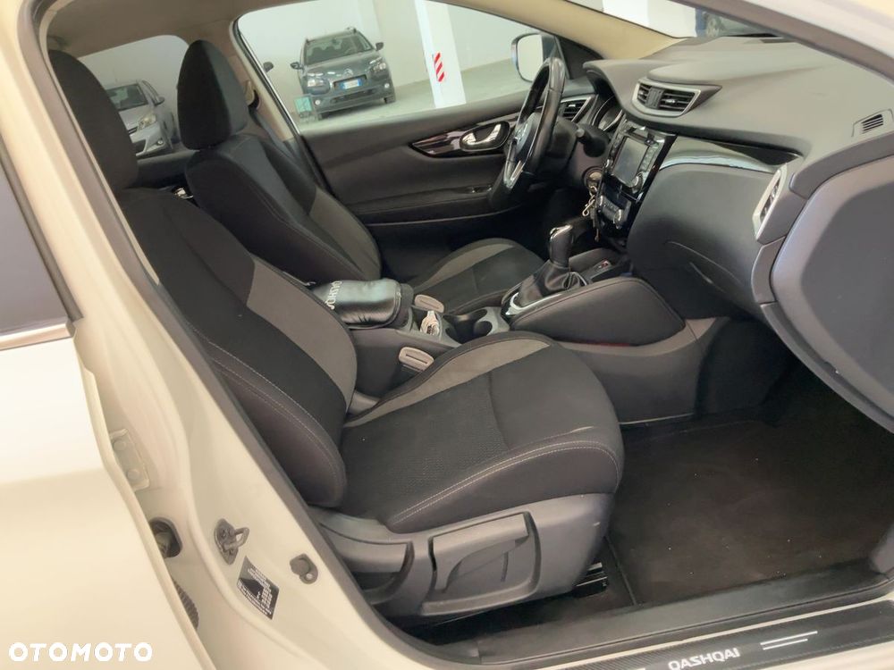 Nissan Qashqai 1.6 DCi Xtronic TEKNA - 10