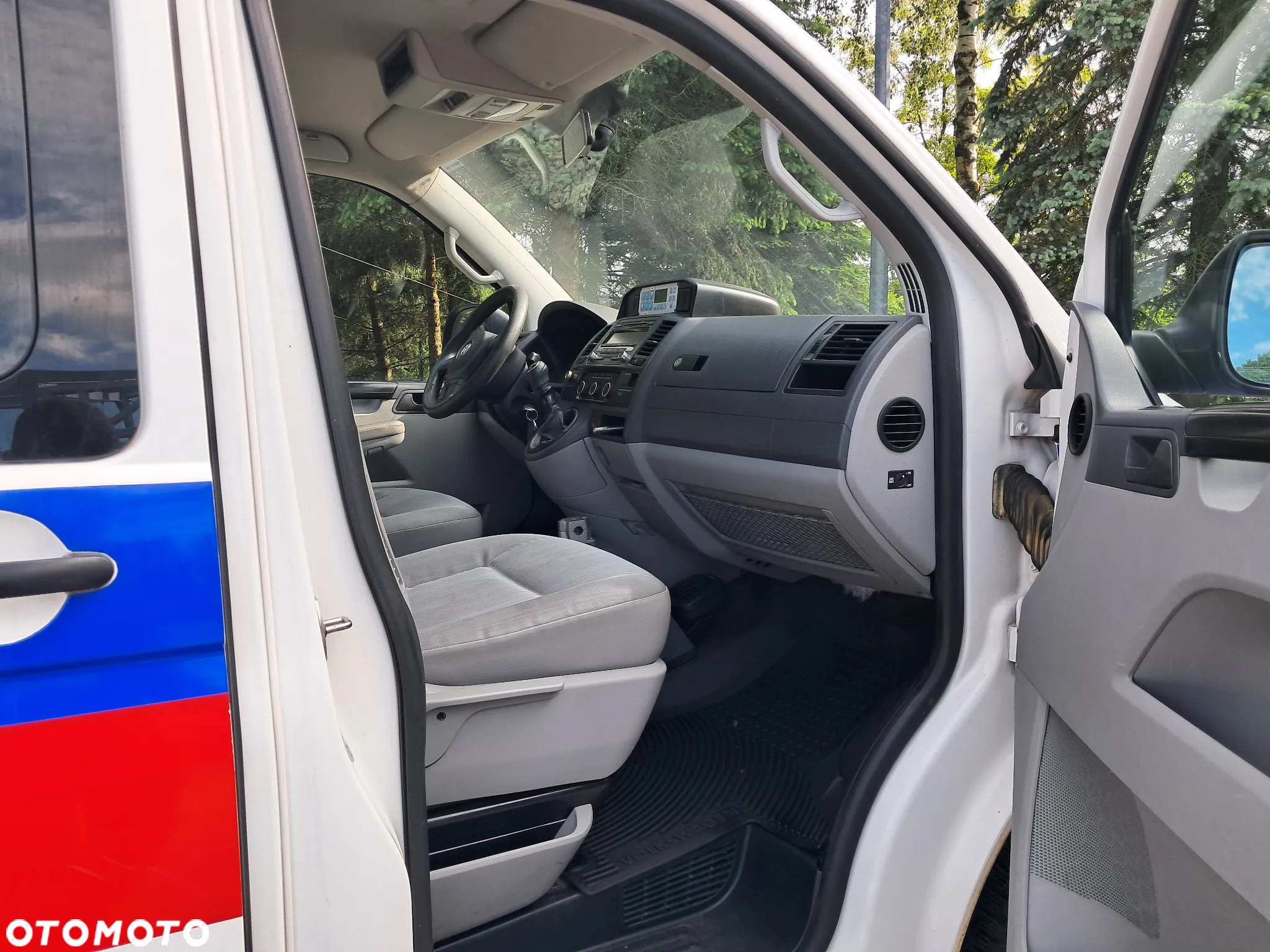 Volkswagen Transporter T5 Karetka Ambulans 4X4 - 16