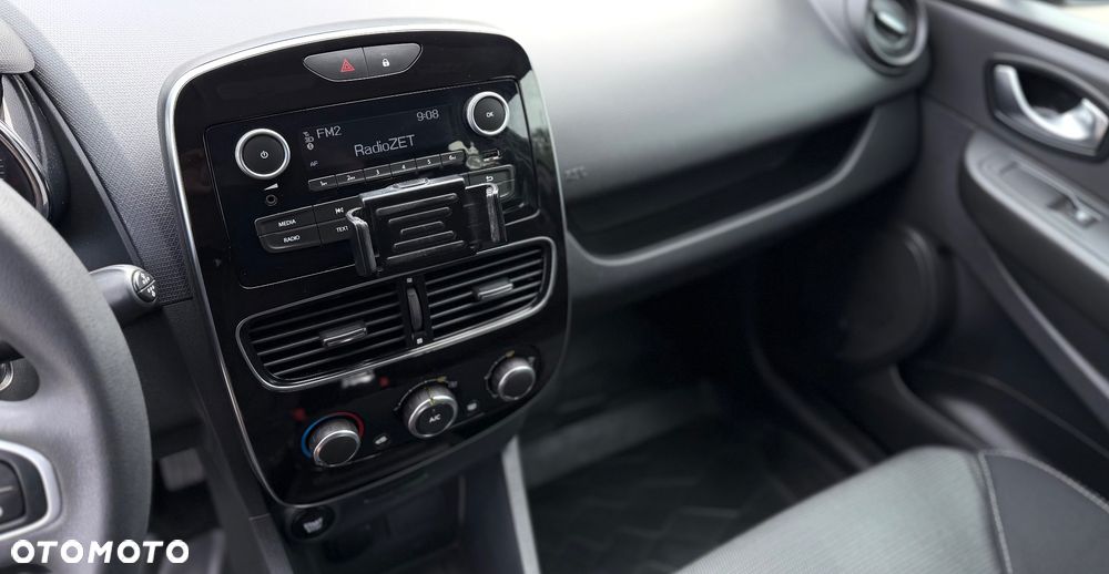 Renault Clio 1.2 16V 75 Experience - 22