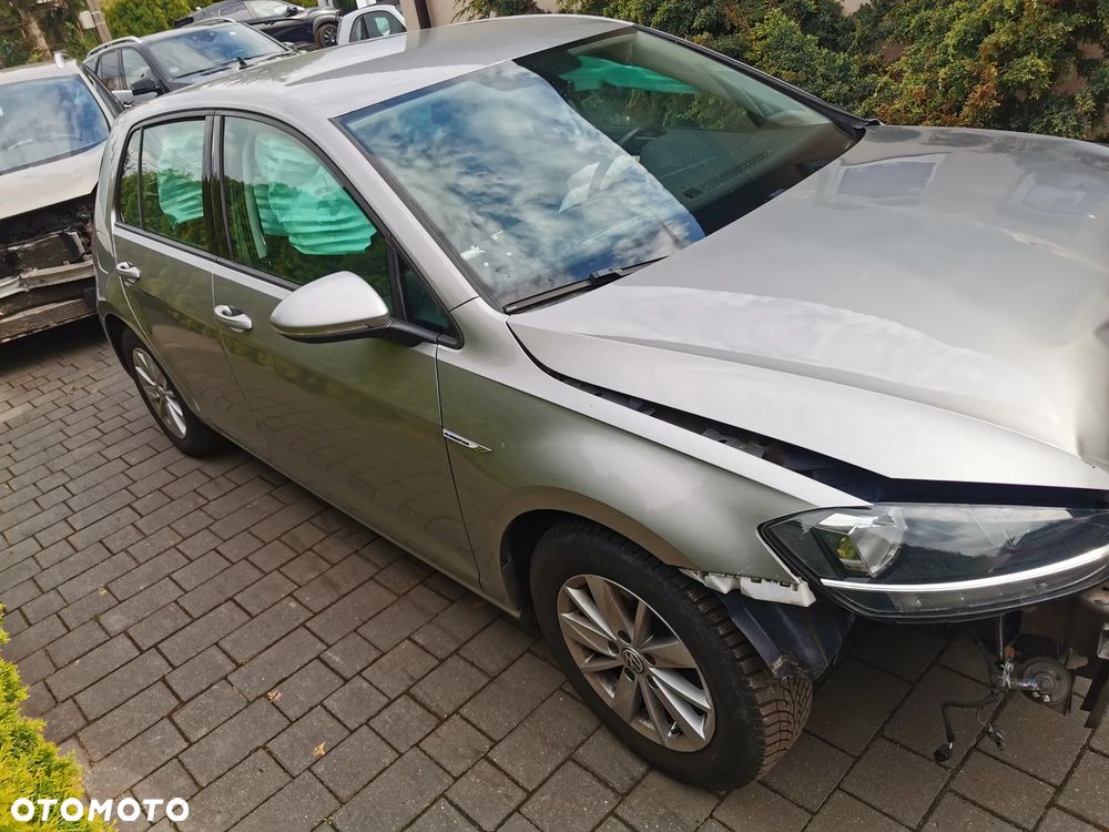 Volkswagen Golf 1.5 TSI BlueMotion ACT DSG Comfortline - 4