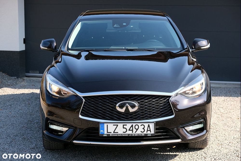 Infiniti Q30 - 17