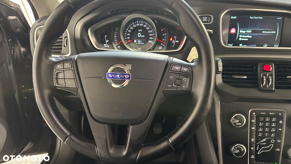 Volvo V40 - 25