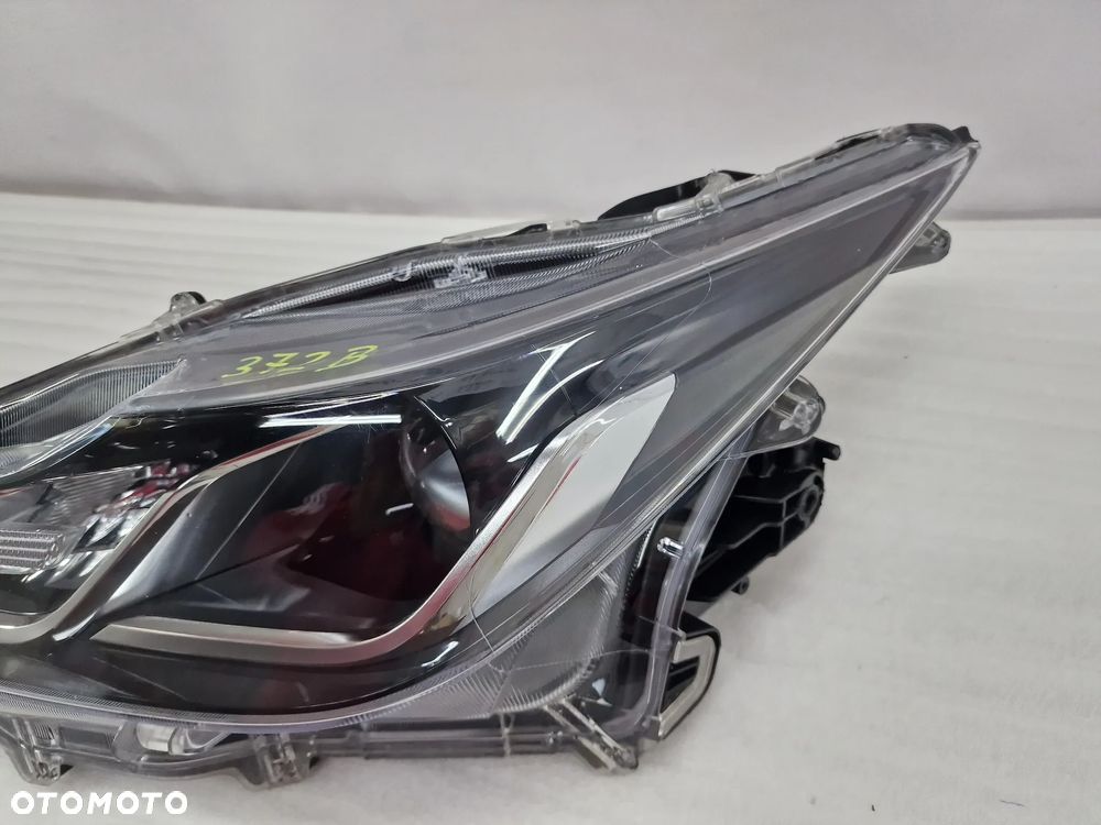 TOYOTA COROLLA E21 18- LEWA / PRAWA ZWYKŁA LAMPA PRZEDNIA PRZÓD SOCZEWKA , NR 81110-02T31-00 / 81150-02T31 / 81150-02T31-00 , NR AUKCJI LA372 - 18