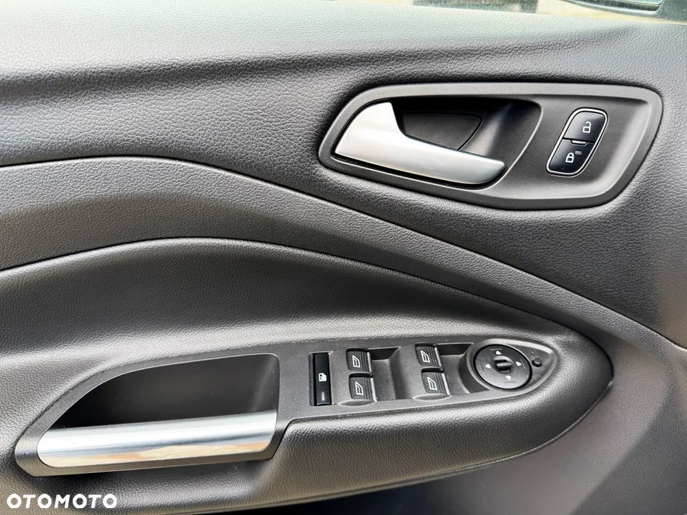 Ford Kuga 1.5 EcoBoost 2x4 Titanium - 25