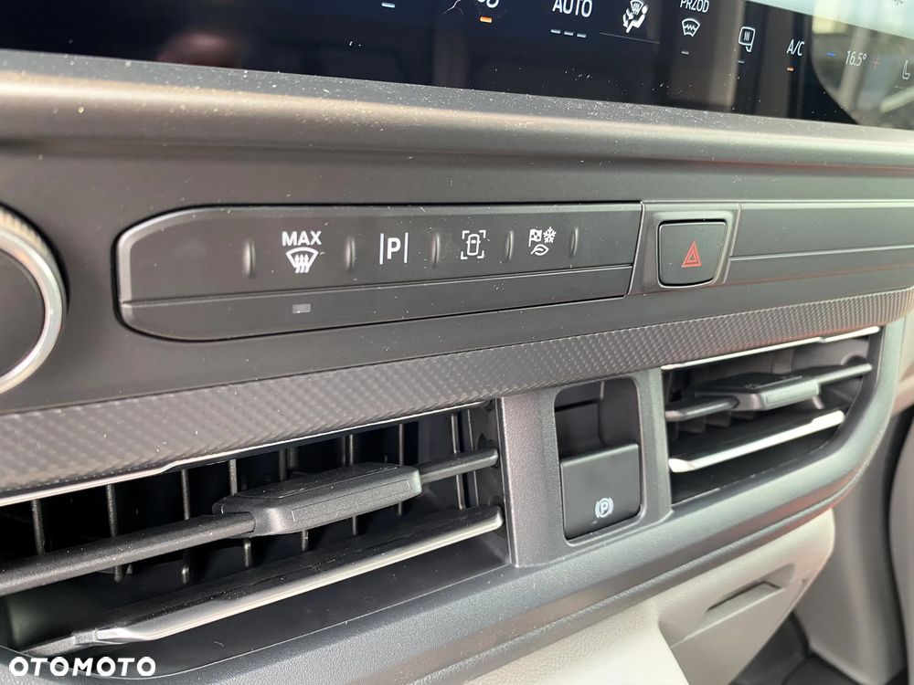 Ford Custom Van Trend - 21