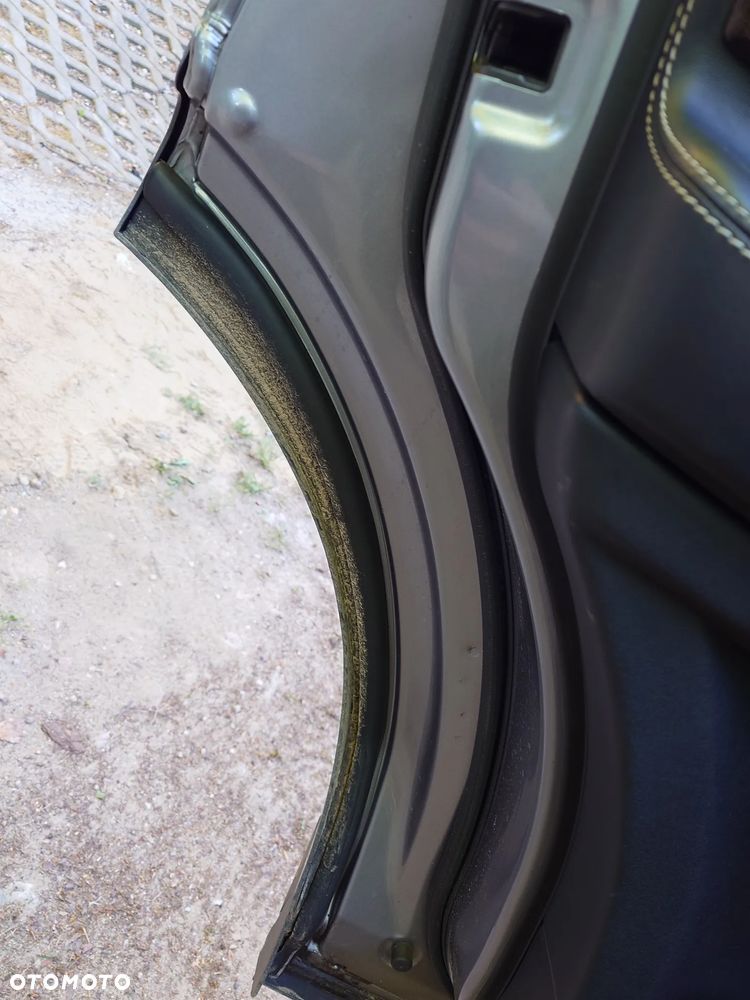 Land Rover Discovery 3.0 SD V6 HSE - 12